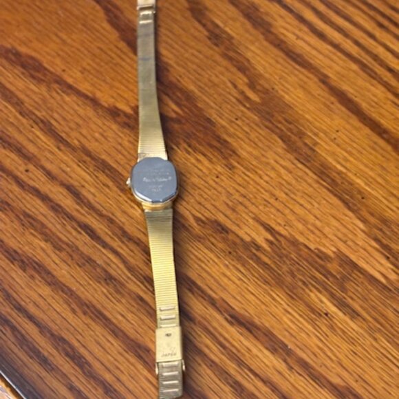 Vintage Diane Von Furstenberg Quartz Ladies Goldtone Adjustable Watch 6.5" - Picture 7 of 8